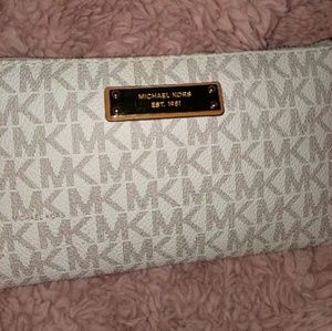 Michael Kors Wristlet White Wallet